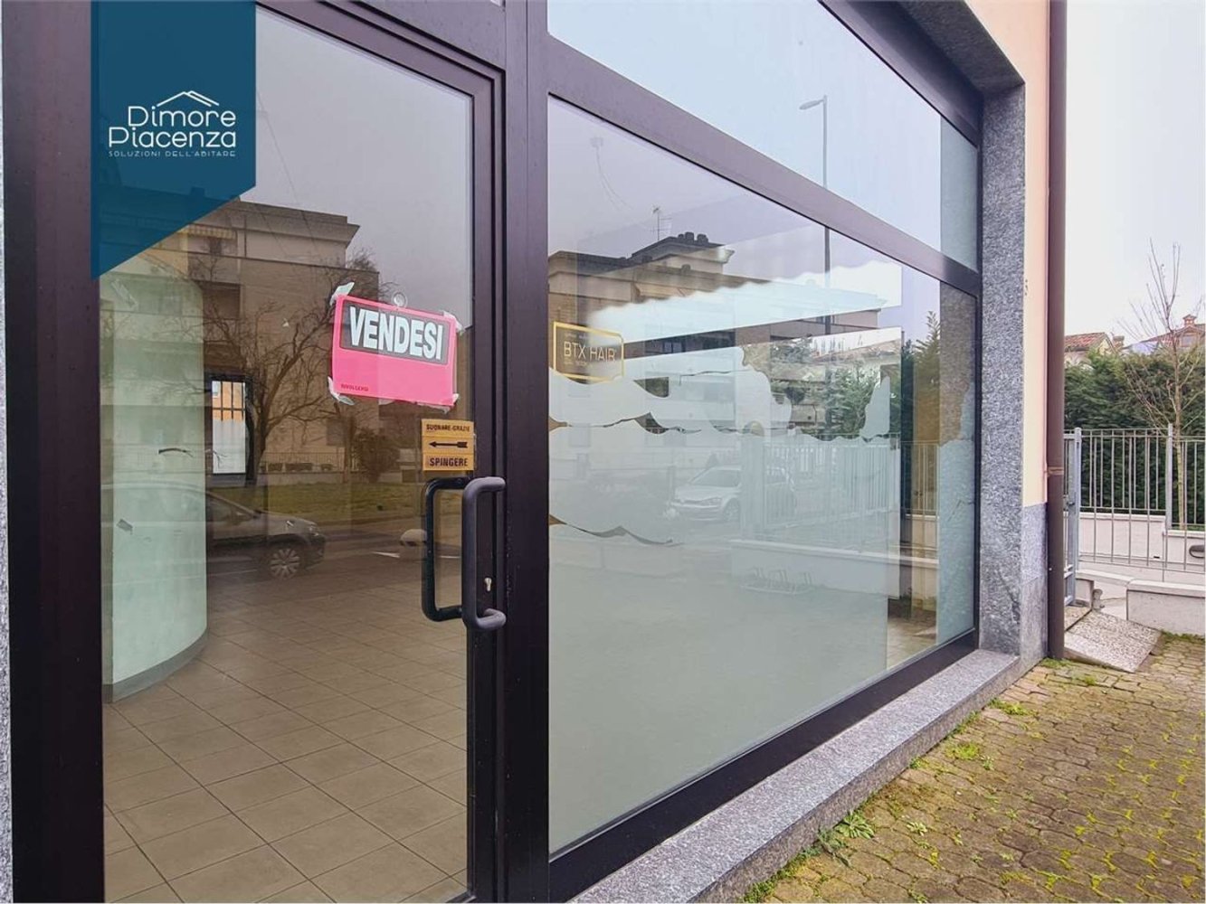 56m² Commercial property in Piacenza, Italy No. 75256