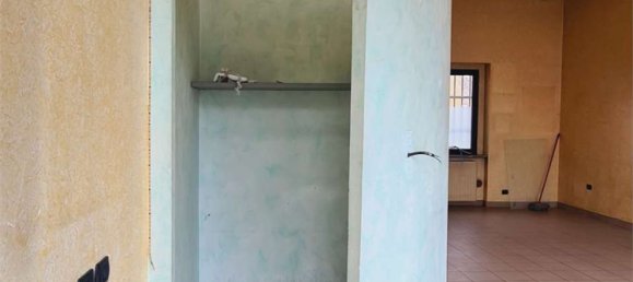 56m² Commercial property in Piacenza, Italy No. 75256 8