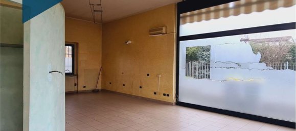 56m² Commercial property in Piacenza, Italy No. 75256 9