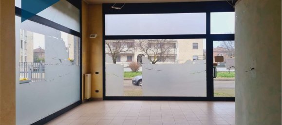 56m² Commercial property in Piacenza, Italy No. 75256 4