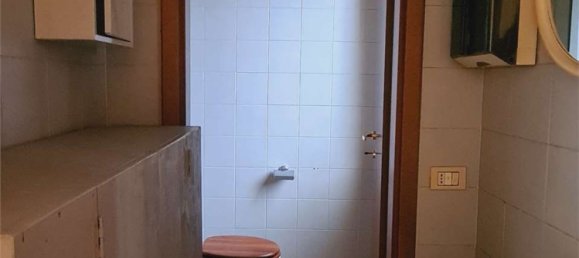 56m² Commercial property in Piacenza, Italy No. 75256 11