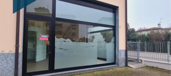 56m² Commercial property in Piacenza, Italy No. 75256 2
