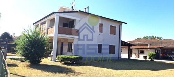 4 bedrooms House in Castelnuovo Bocca d'Adda, Italy No. 324850 6