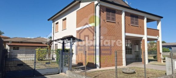 4 bedrooms House in Castelnuovo Bocca d'Adda, Italy No. 324850 7