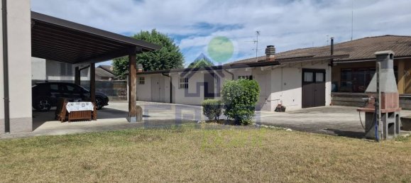 4 bedrooms House in Castelnuovo Bocca d'Adda, Italy No. 324850 9