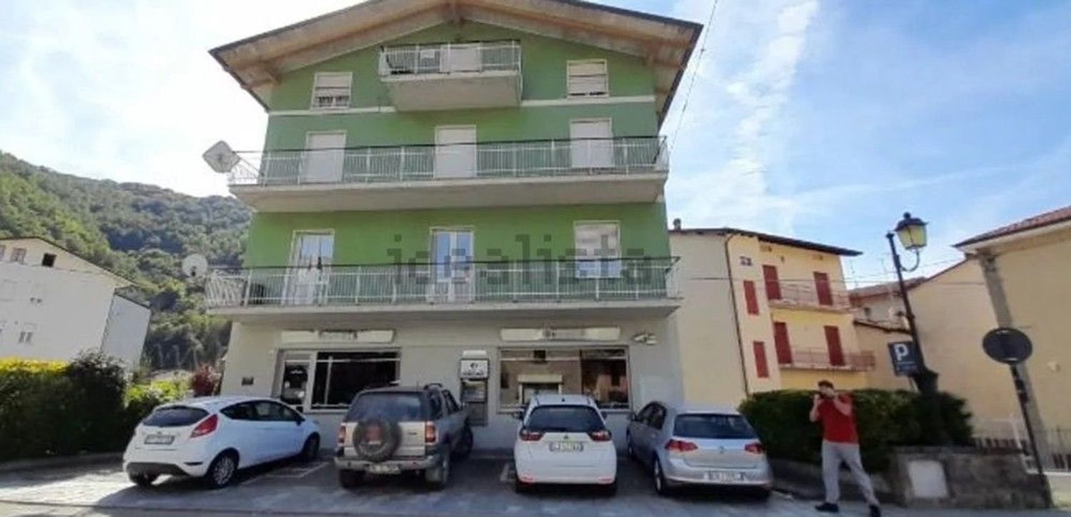 262m² Commercial property in Vetto, Italy No. 118659