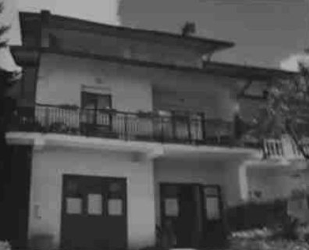 Дом с 7 комнатами в Скеджа э Пашелупо, Италия № 47279