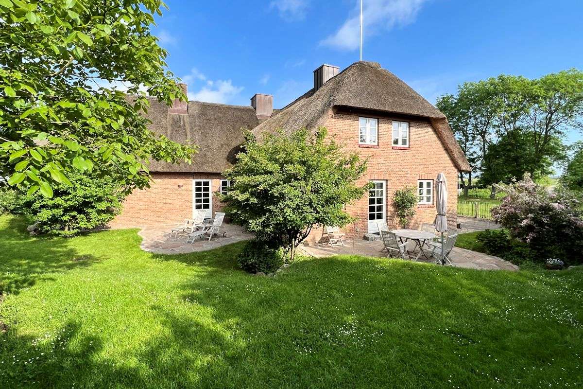 8 rooms Townhouse in Nordfriesland, Germany No. 33446