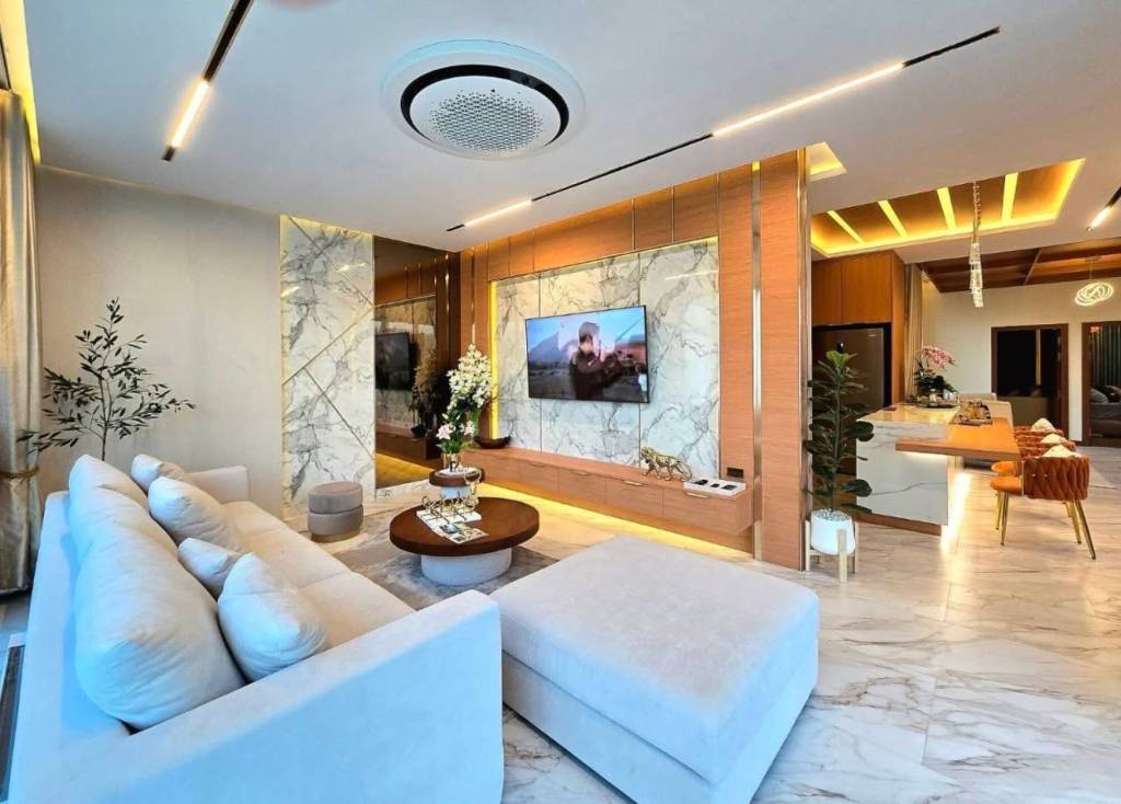 Casa de 5 dormitorios en Bang Lamung, Thailand No. 21540