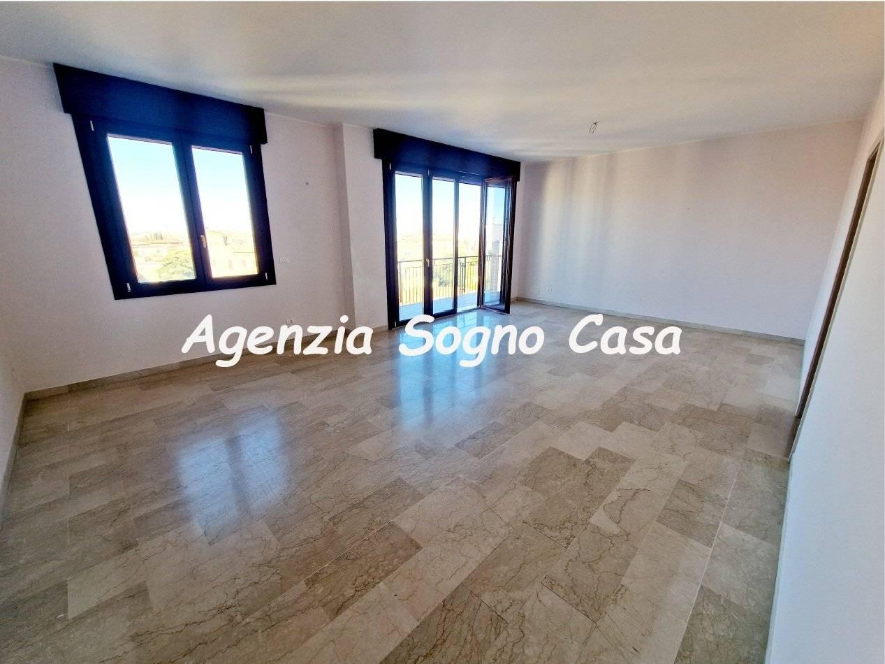 4 rooms Apartment in Ravenna, Italy No. 38596