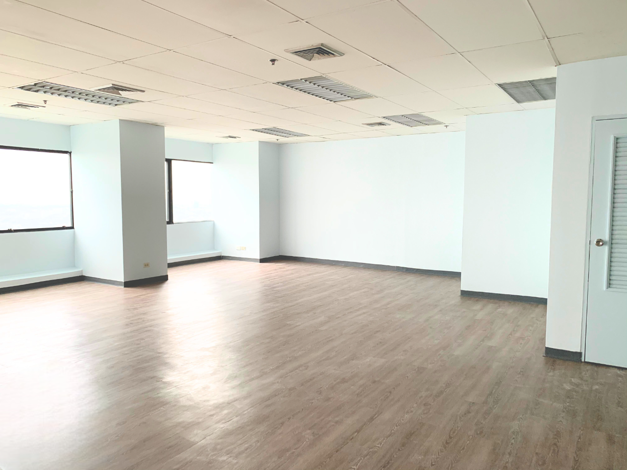  Office in Khlong San, Thailand No. 82906