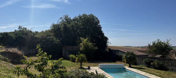 3 bedrooms House in Vienne, France No. 293991 2