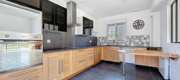 5 bedrooms House in Doue-en-Anjou, France No. 362824 2