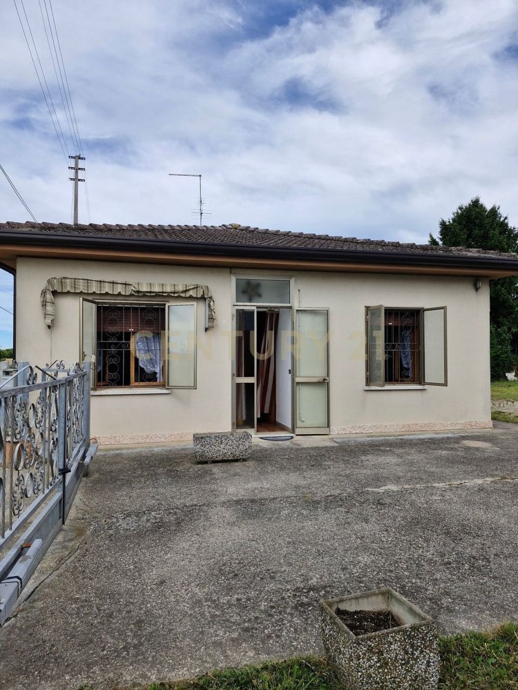 7 rooms House in Sanguinetto, Italy No. 269364