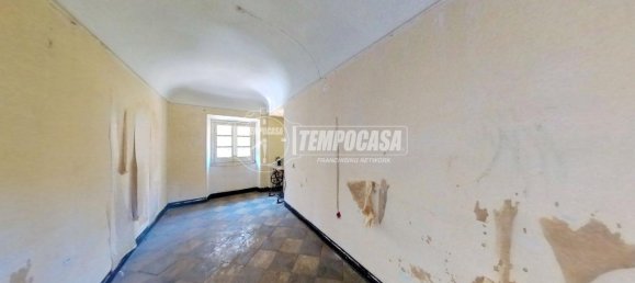 5-salle Appartement à Savona, Italy No. 37357 8
