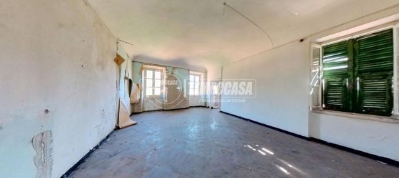 5-salle Appartement à Savona, Italy No. 37357 2