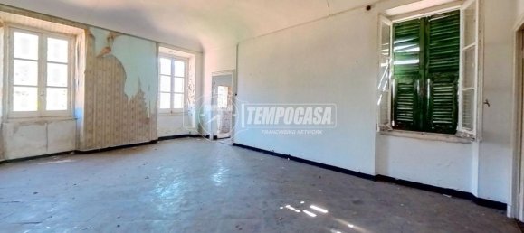 5-salle Appartement à Savona, Italy No. 37357 19