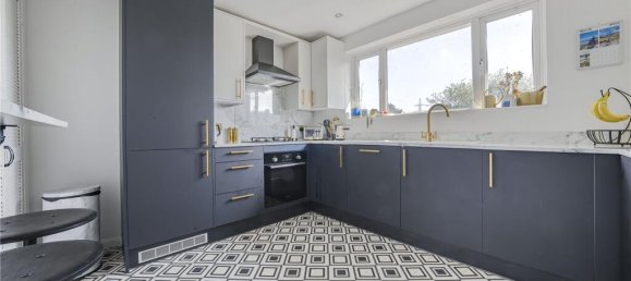 2 bedrooms Apartment in London, United Kingdom No. 7215 3