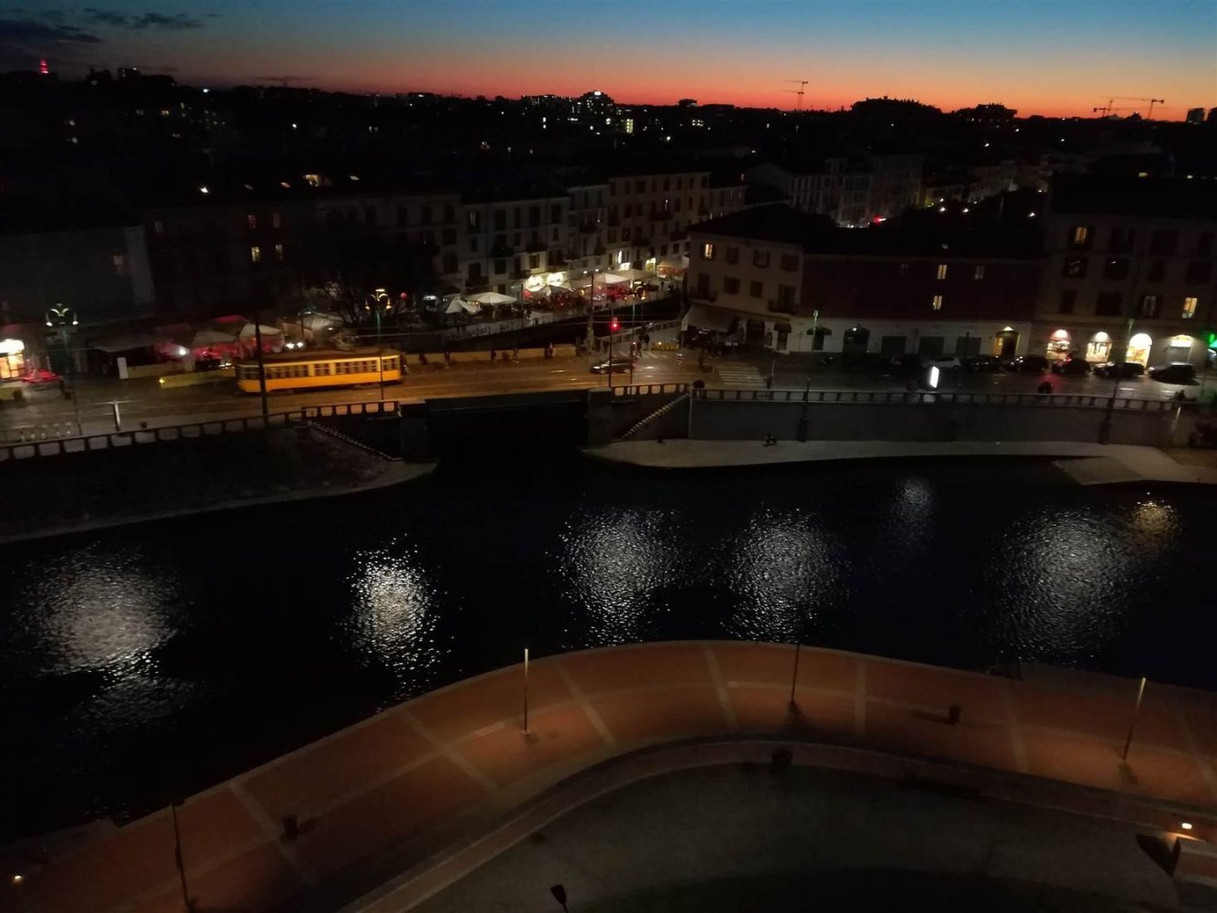 3 bedrooms Apartment in Milan, Italy No. 362652