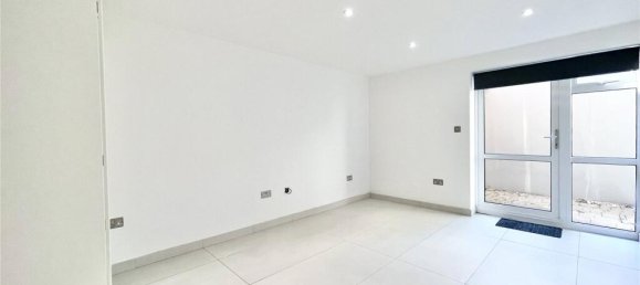 3 bedrooms House in Friern Barnet, United Kingdom No. 6709 16