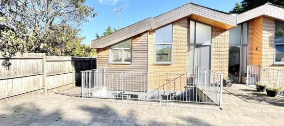 3 bedrooms House in Friern Barnet, United Kingdom No. 6709 8