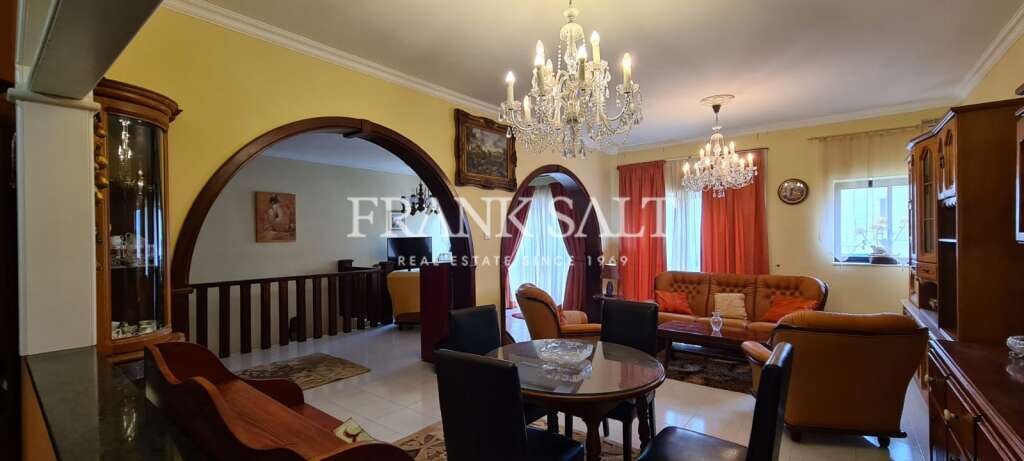 Maisonette de 5 dormitorios en Attard, Malta No. 8412