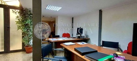 104m² Commercial property in Syracuse, Italy No. 340788 3
