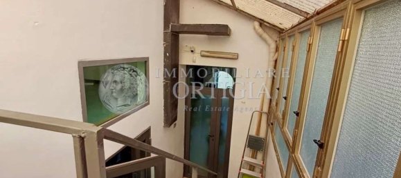 104m² Commercial property in Syracuse, Italy No. 340788 8