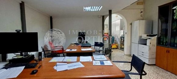 104m² Commercial property in Syracuse, Italy No. 340788 4