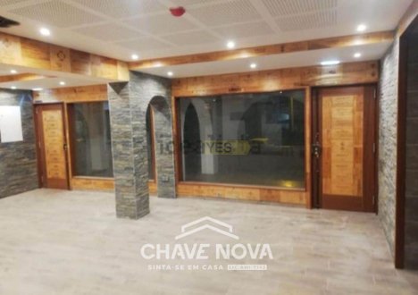 438m² Commercial property in Quarteira, Portugal No. 57304