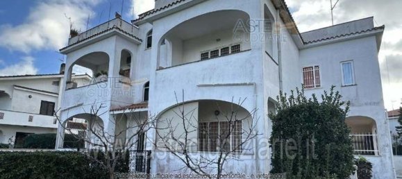 5 rooms Apartment in Pomezia, Italy No. 300979 27