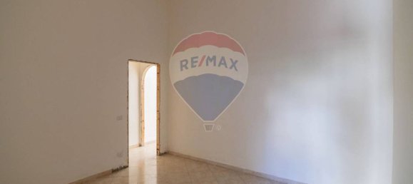 3 bedrooms Apartment in Catania, Italy No. 279744 7