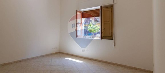 3 bedrooms Apartment in Catania, Italy No. 279744 4