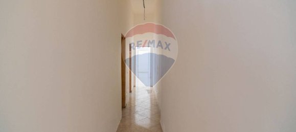 3 bedrooms Apartment in Catania, Italy No. 279744 5
