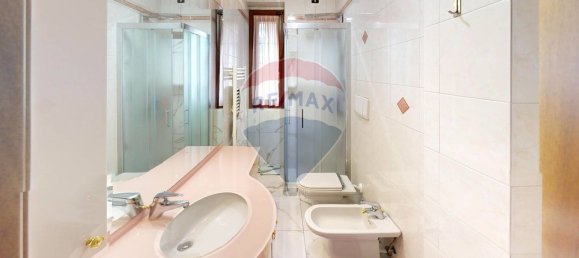 6 rooms Villa in Caronno Pertusella, Italy No. 262462 21
