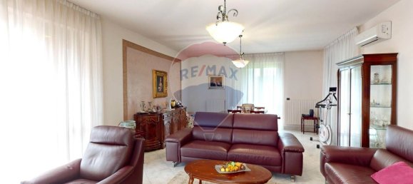 6 rooms Villa in Caronno Pertusella, Italy No. 262462 4