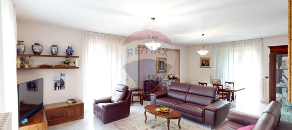 6 rooms Villa in Caronno Pertusella, Italy No. 262462 2