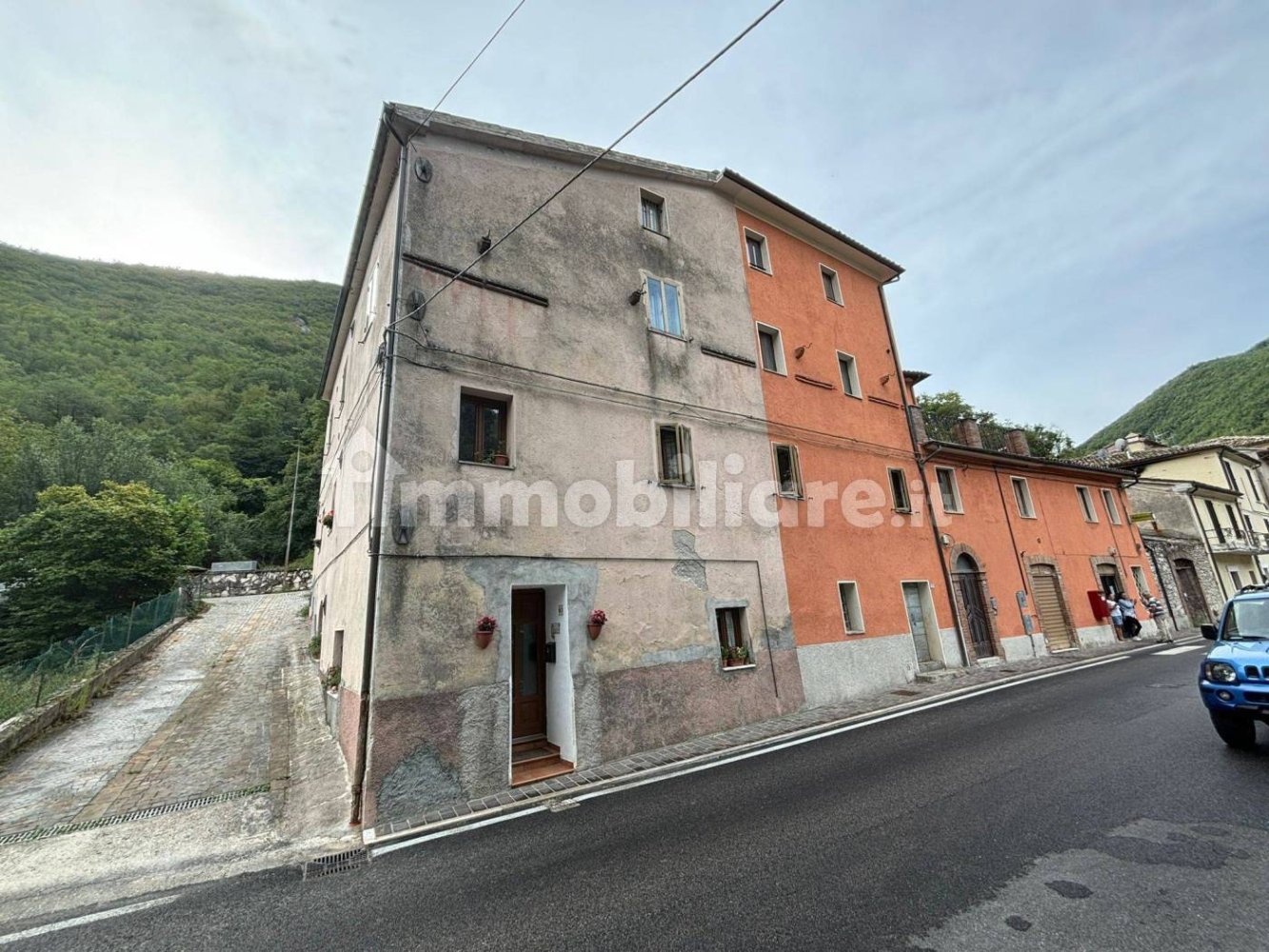 Apartamento de 2 dormitorios en Sefro, Italy No. 292814