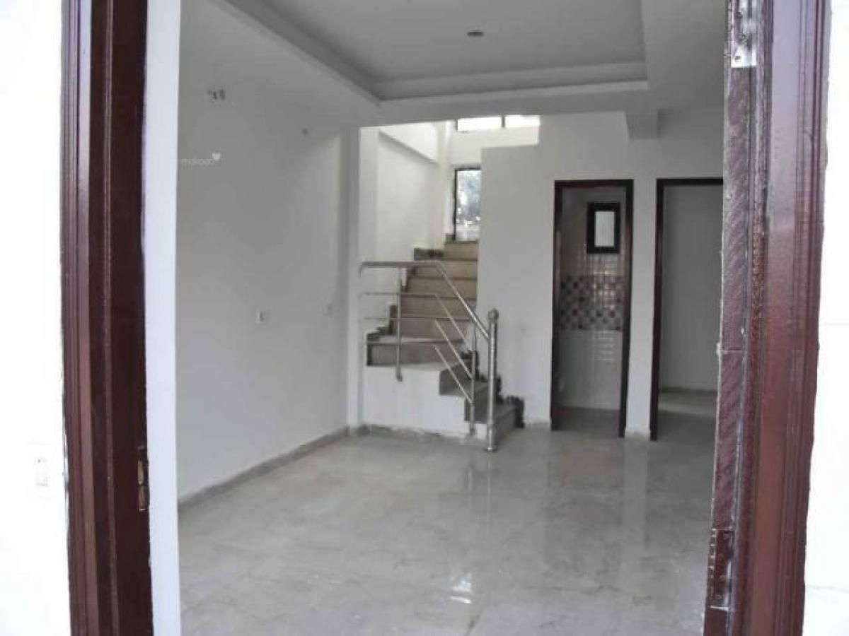 2 bedrooms House in Noida, India No. 56635