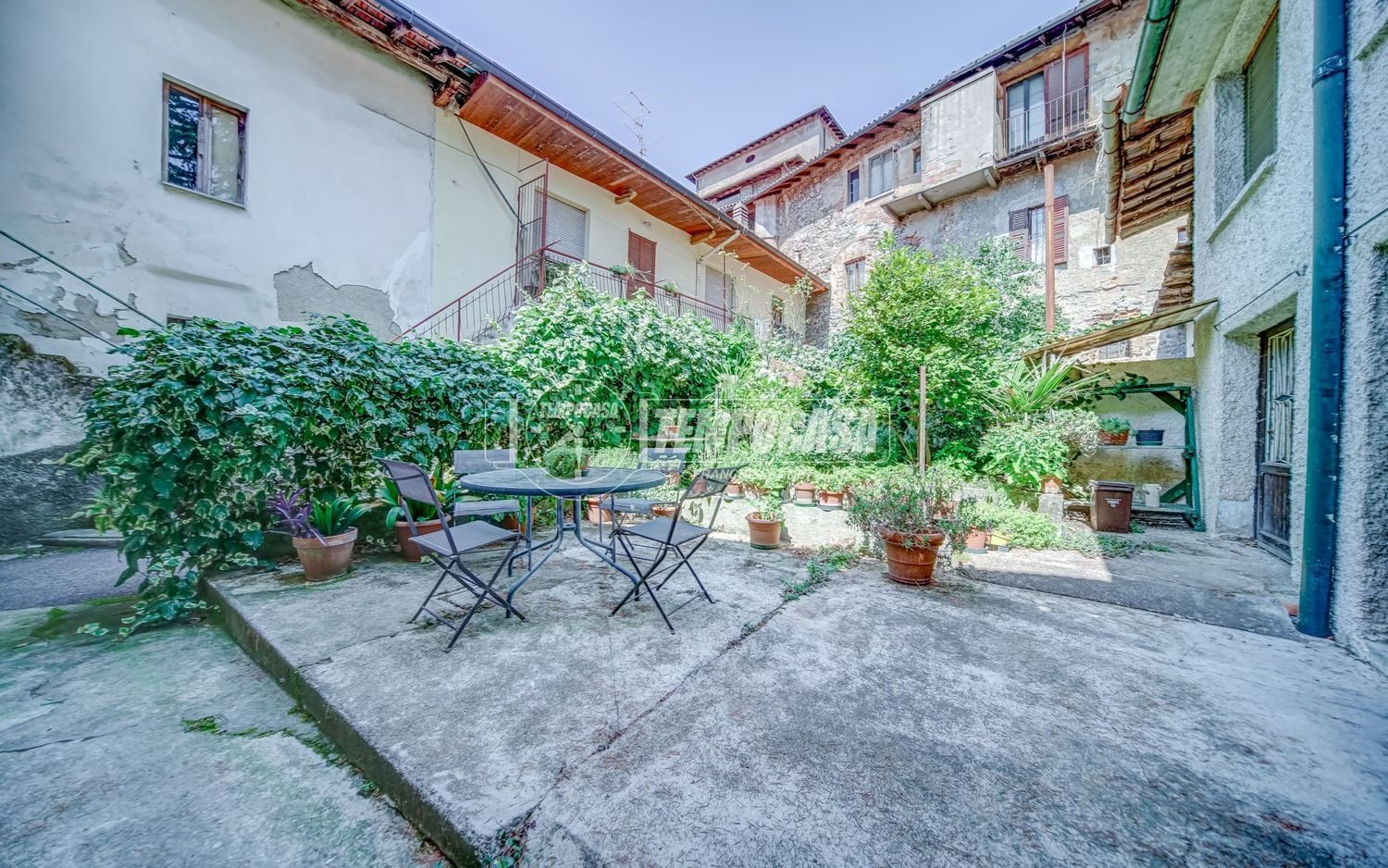 Casa de 4 habitaciónes en Somma Lombardo, Italy No. 334172