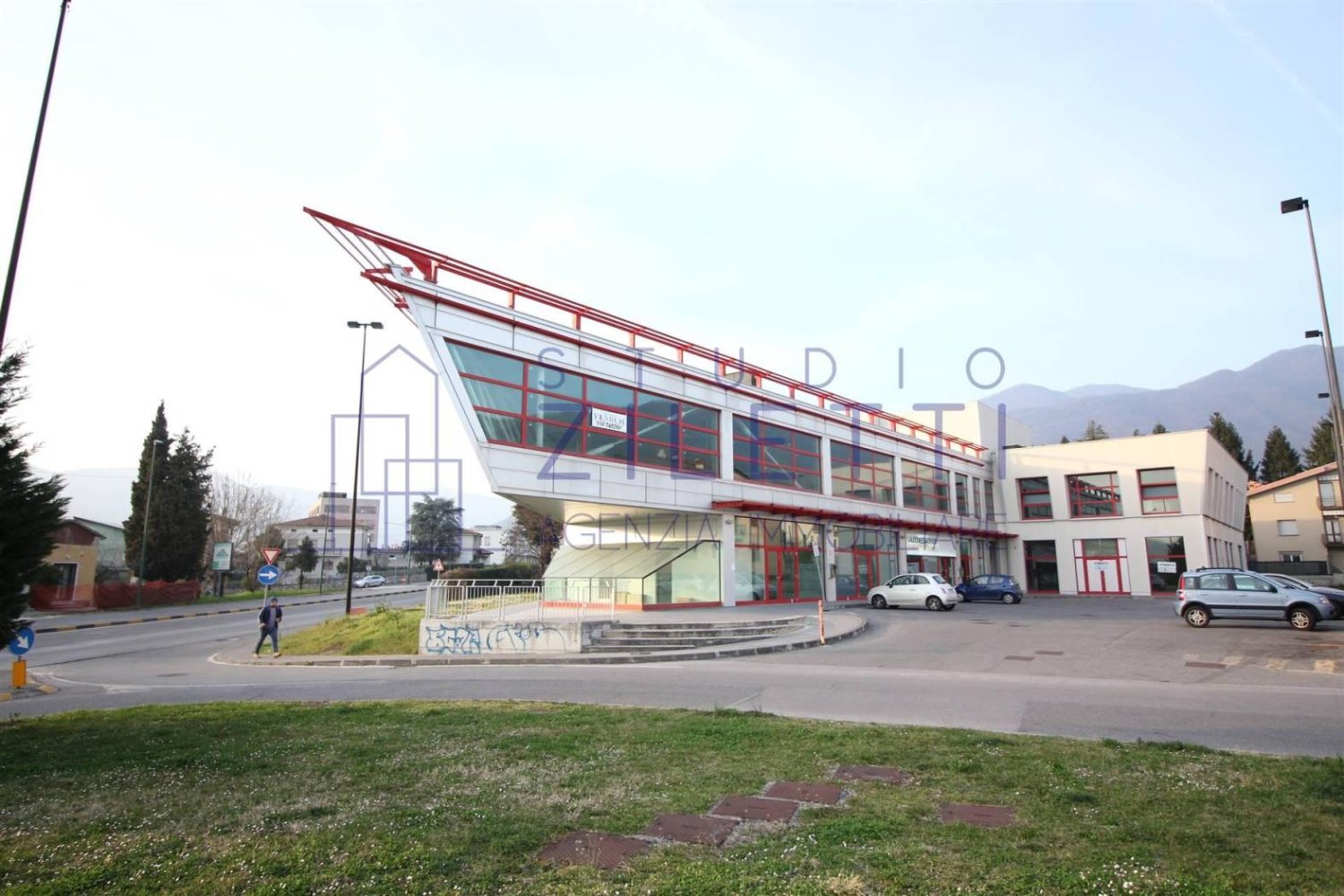 Escritório de 5 divisões em Concesio, Italy N.º 236726