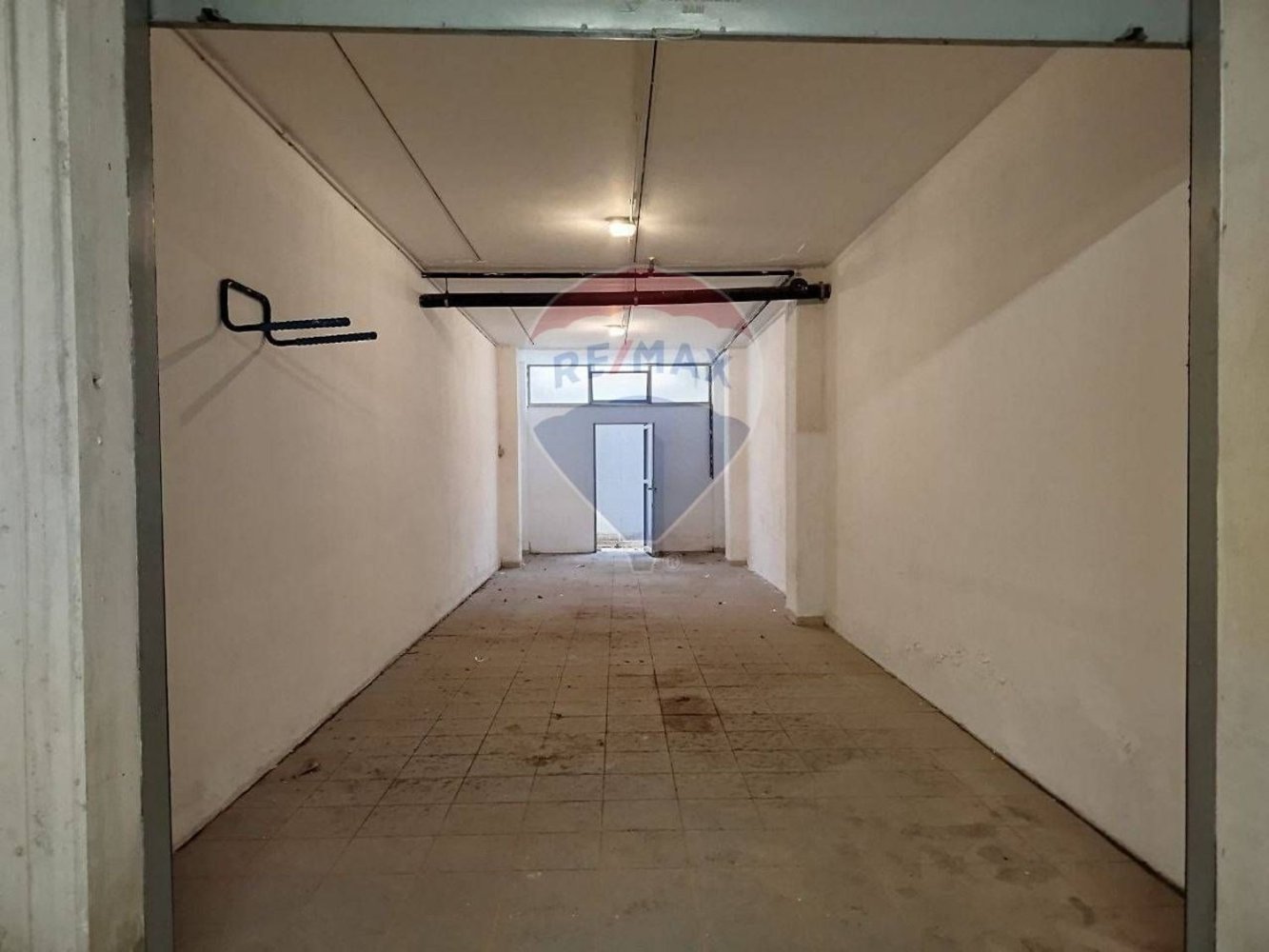 40m² Garage in Bari, Italy No. 143246