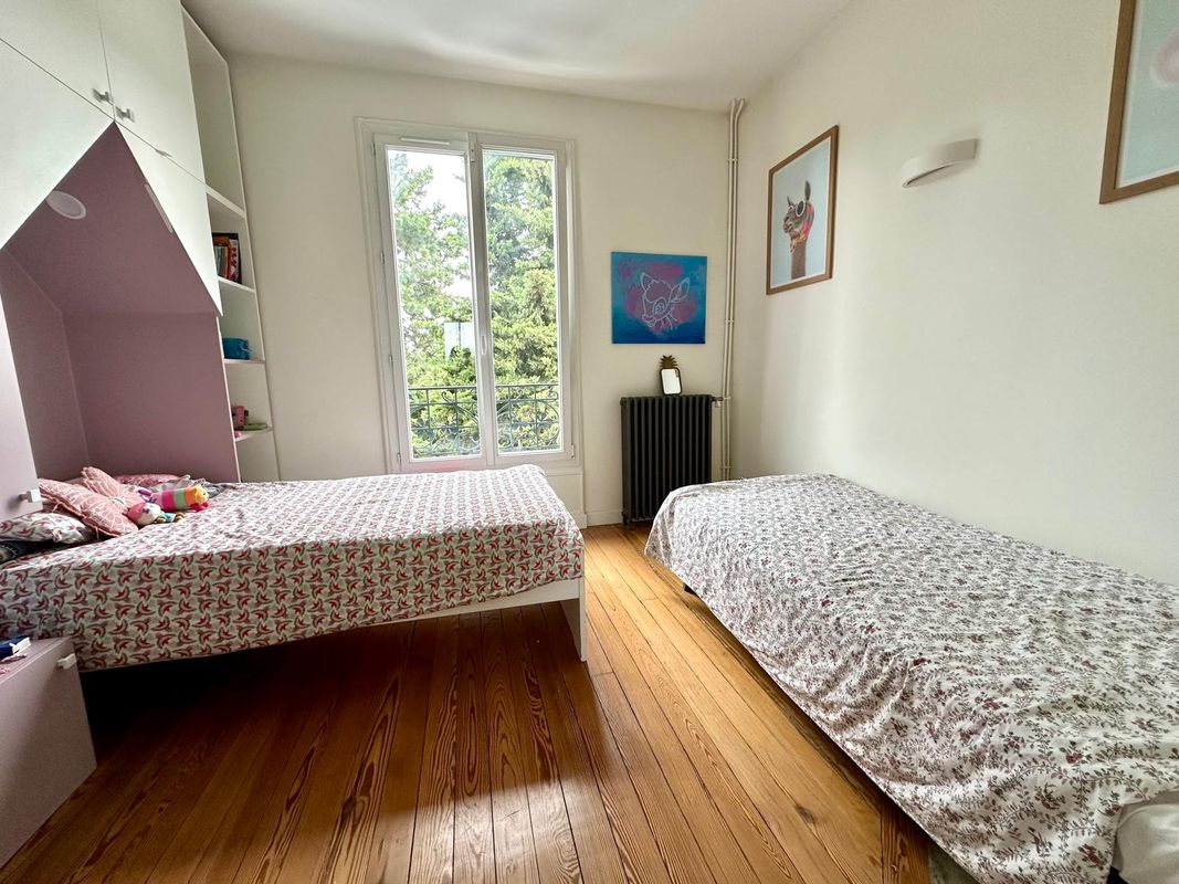 5 bedrooms House in Colombes, France No. 186162