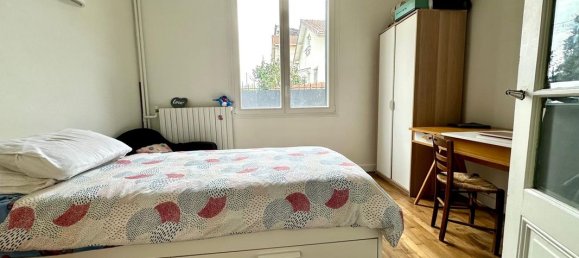 5 bedrooms House in Colombes, France No. 186162 2