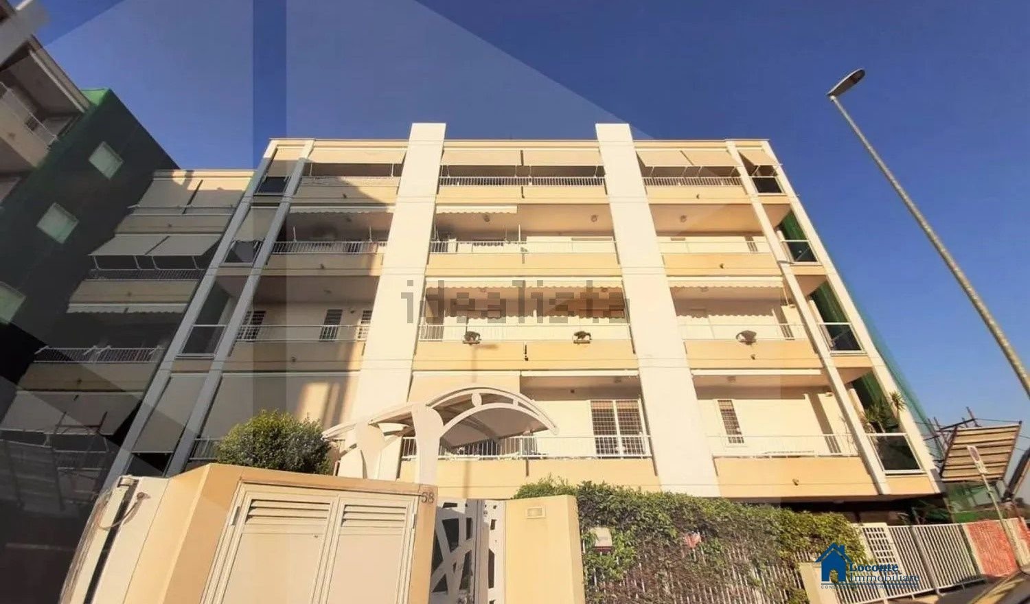 Квартира с 3 комнатами в Капурсо, Италия № 39565