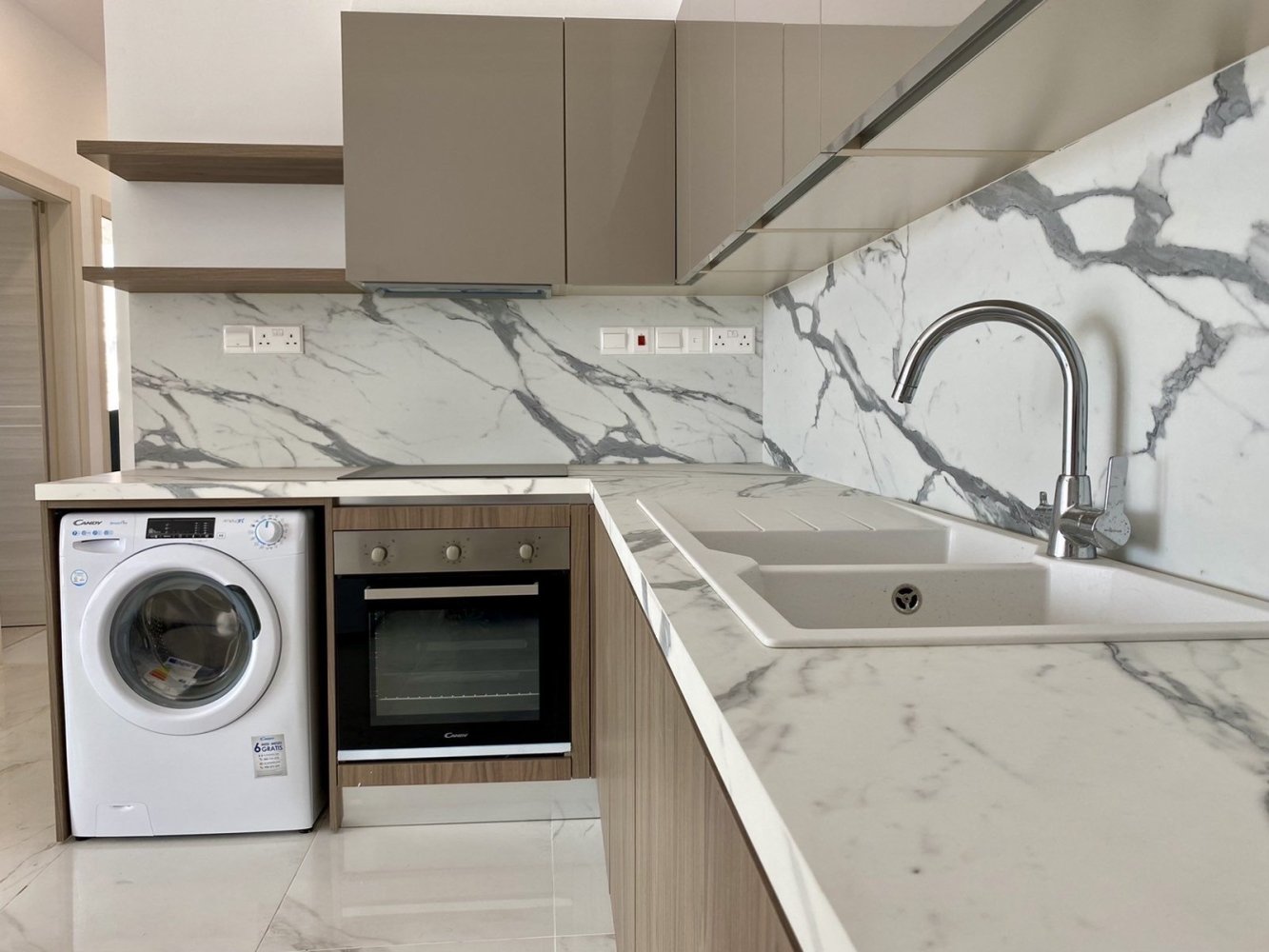 3 bedrooms Apartment in Germasogeia, Cyprus No. 747