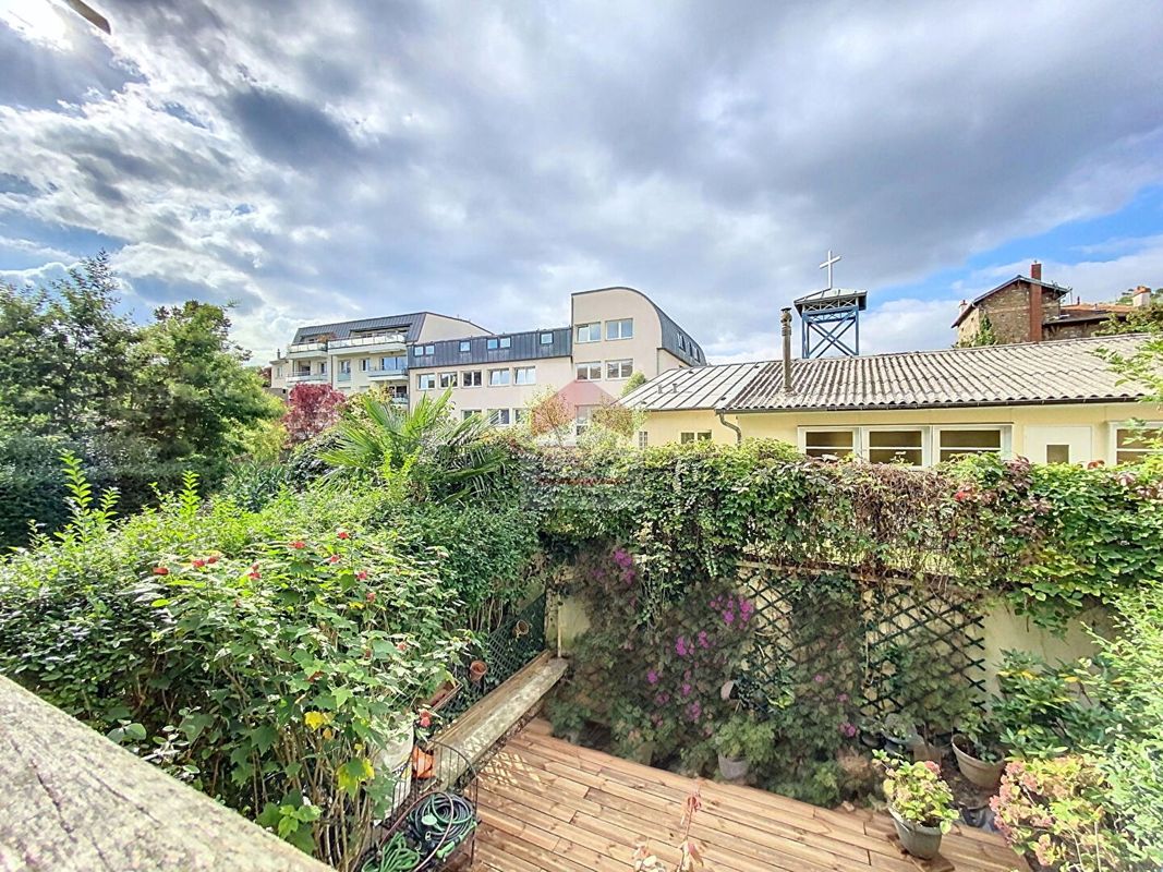 Apartamento de 3 dormitorios en Suresnes, France No. 166111