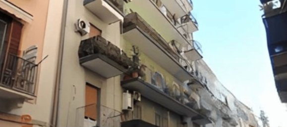 Apartamento de 4 dormitorios en Taranto, Italy No. 310843 2