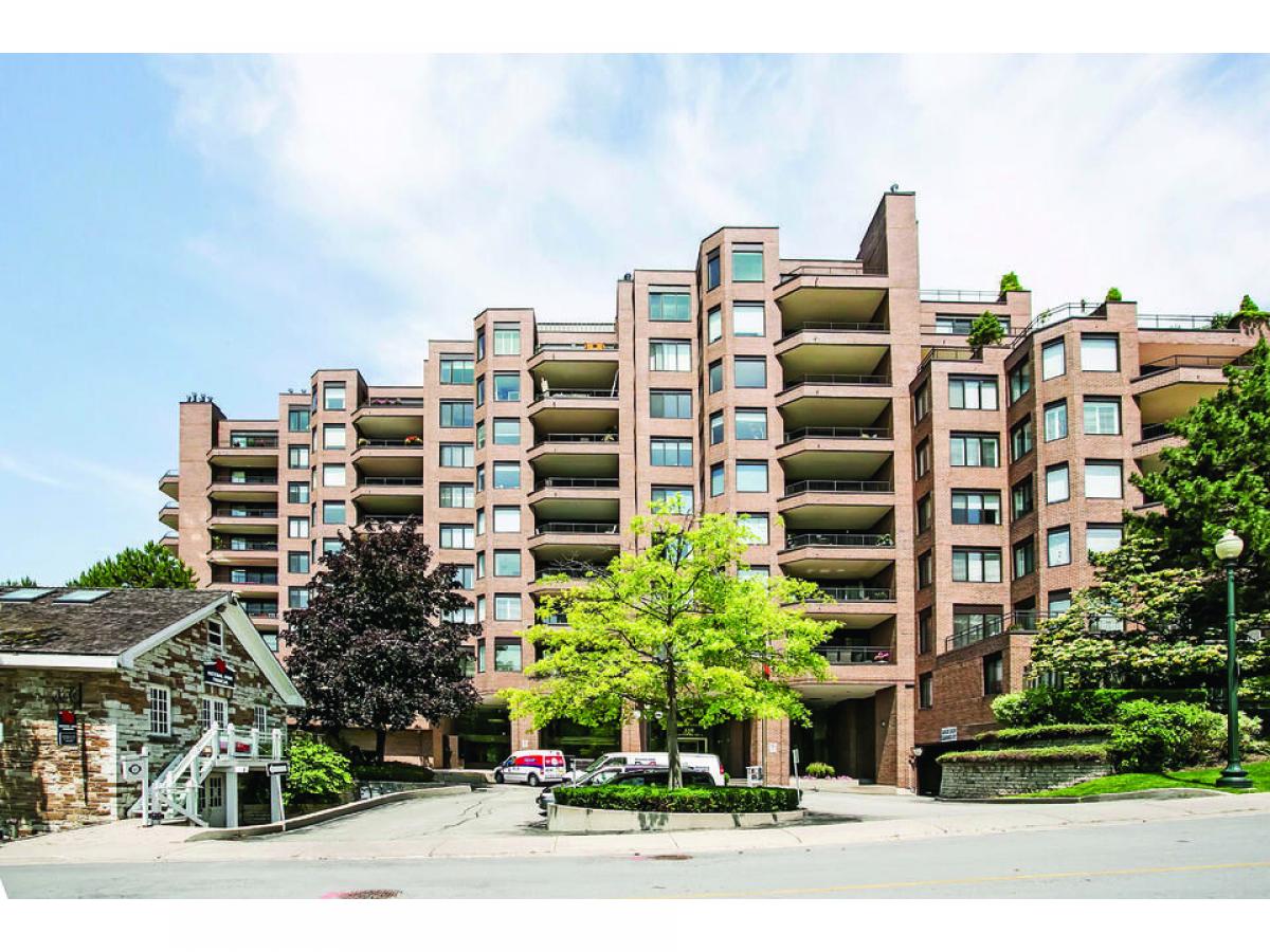 2 bedrooms Condo in Oakville, Canada No. 1012