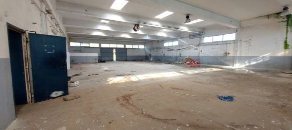 2423m² Warehouse in Brindisi, Italy No. 34993 14